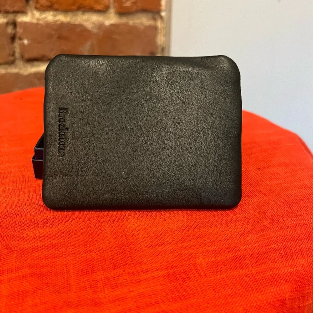 New Vintage Brookstone Money Clip Spare Pocket Black Leather Wallet Coin